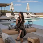 Olive Hill Villa, By Hellocrete Villa *