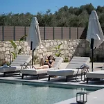 Olive Hill Villa, By Hellocrete * 레팀노
