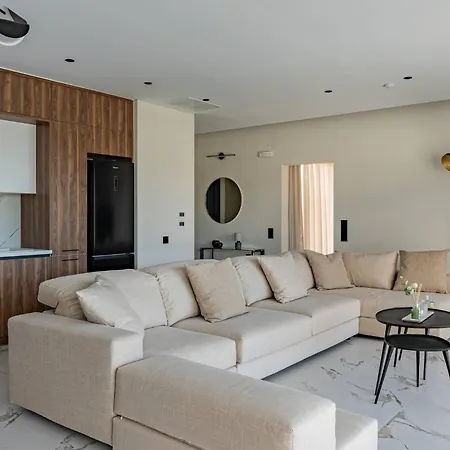 Olive Hill Villa, By Hellocrete *