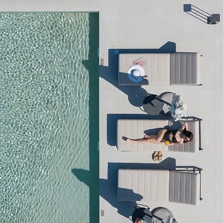 Olive Hill Villa, By Hellocrete Villa