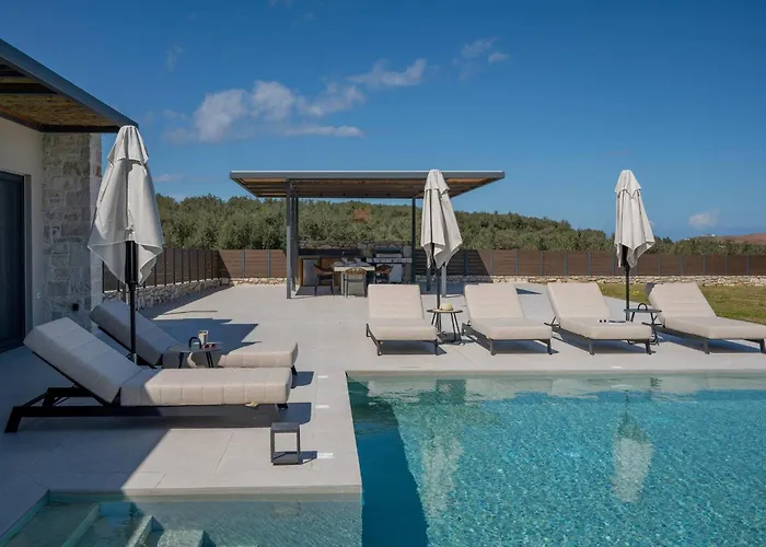 Olive Hill Villa, By Hellocrete Rethimno