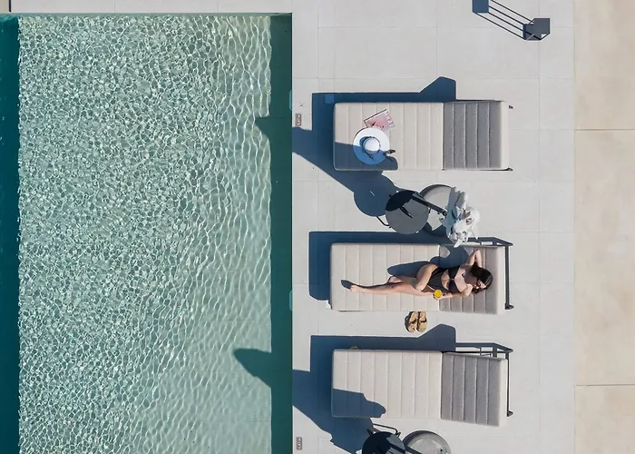 Olive Hill Villa, By Hellocrete Villa