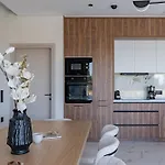 Olive Hill Villa, By Hellocrete *
