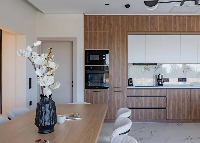 Olive Hill Villa, By Hellocrete *