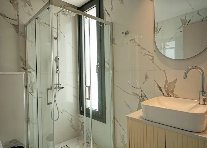 Olive Hill Villa, By Hellocrete Villa *