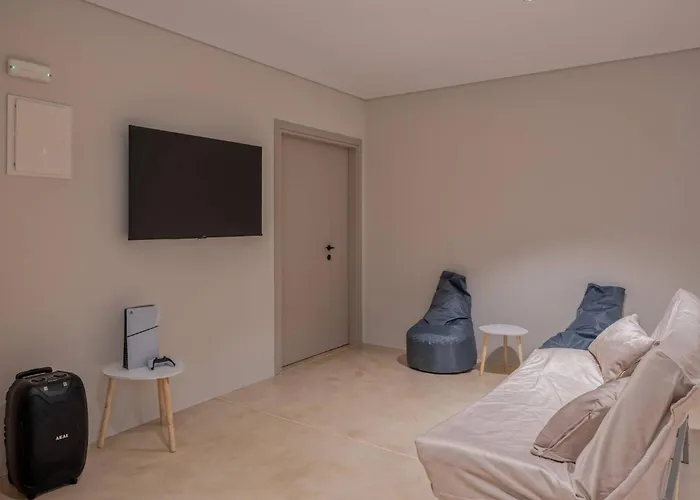 Villa Olive Hill Villa, By Hellocrete