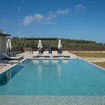 Olive Hill Villa, By Hellocrete * ريثيمنو